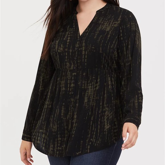 torrid Tops - NWT - Torrid - Size 4 - Black/Green - EMMA BABYDOLL CHALLIS BUTTON-FRONT TUNIC